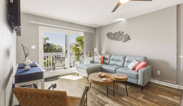☀️ BEACH HEAVEN! 🏖️STEPS FROM POOL & QUIET BEACH ON THE GULF SIDE