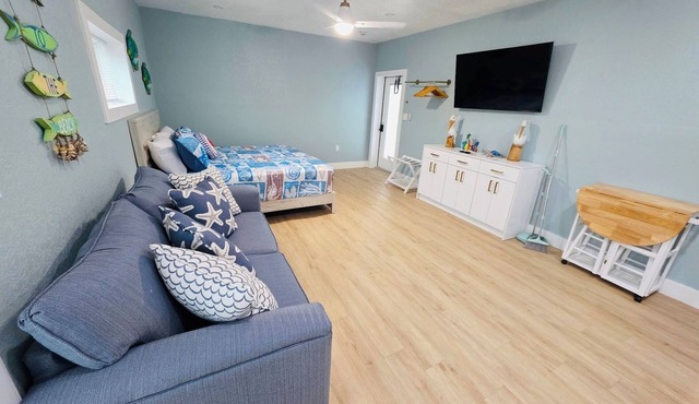Beach House: Fisherman's Gem- 1st Floor Full kitchen, King bed and sofa sleeper