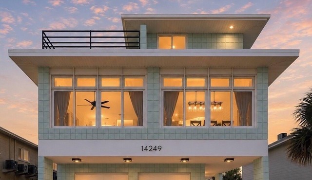Beach House Steps to the Sand | Sleeps 16 | Elevator