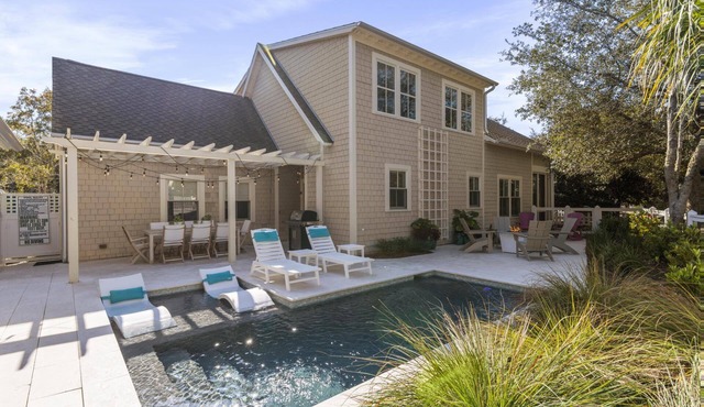 Beach Retreat w/Pool, Fire Pit and Golf Cart