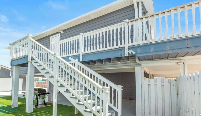 Beach Time | Walk to Gulf, Deck, Grill | Daily Activity Deals