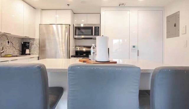 BEACHFRONT 2 Bed 2 Bath Luxury Condo in South of Fifth Neighborhood