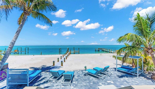 BEACHFRONT LUXURY ISLAND HOME PRIVATE SWIM SPA~FISHING DOCK~GOLF CART STUNNING
