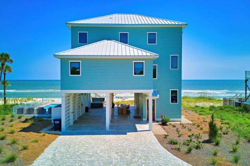 Beachfront, private pool, hot tub, elevator in St. George Island