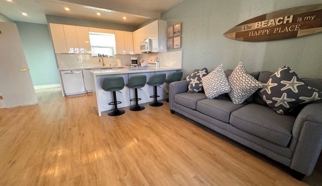 BEACHHOUSE: Surfside Escape-1st Floor Oceanfront, Full Kitchen, large patio