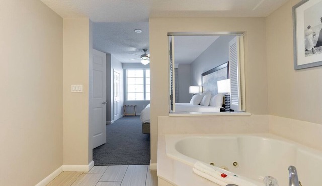 Beautiful 2-Bedroom Deluxe Suite in Beautiful Daytona Beach!