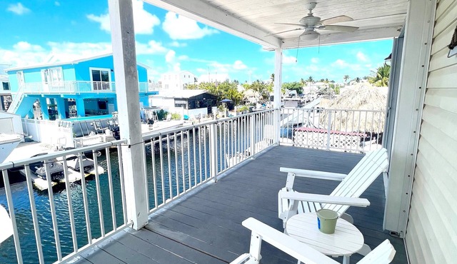 Beautiful 3 bd 2 bth on Canal - Private Beach - Convenient Ocean Access