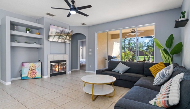 Beautiful 4 bedroom pool house, close to Disney!