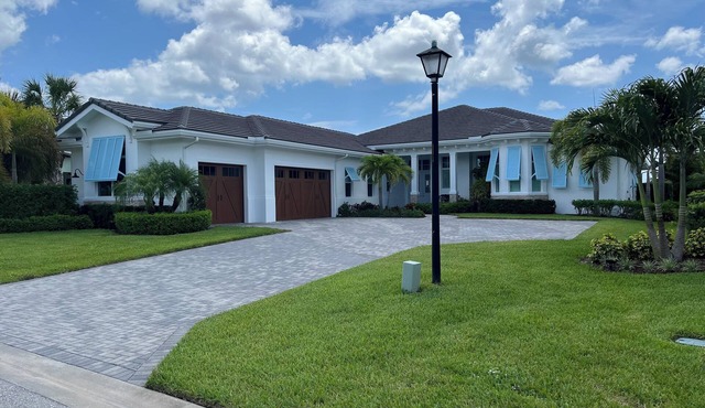 Beautiful 4-bedroom house with AC in welcoming Vero Beach