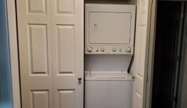 BEAUTIFUL APARTMENT WITH GOLF VIEW, 1500 SQFT. 2/2 WITH DEN/OFFICE