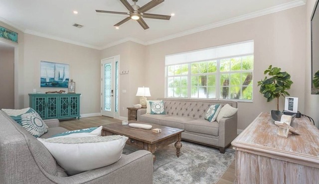 Beautiful Coastal Style 3 Bed Heated Pool Home close to Englewood Beach