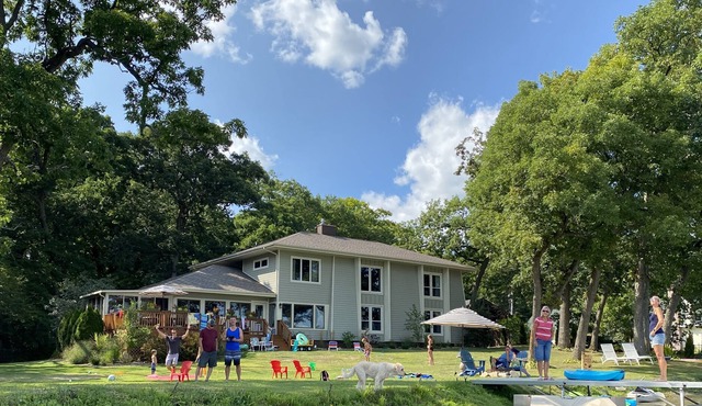 Beautiful, Lake Front Home-Take a Look! FREE kayaks to use. in Cambridge