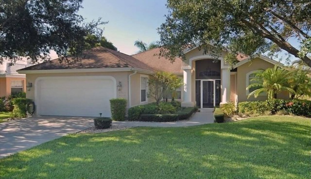 *BEAUTIFUL SUNDRENCHED VILLA WITH PRIVATE POOL AND LAKE VIEWS*