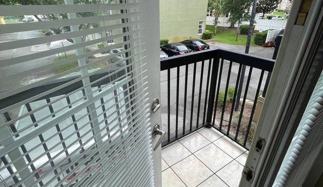 BEAUTIFUL TOWN HOUSE NEAR THE PARKS! AND DOWNTOWN!