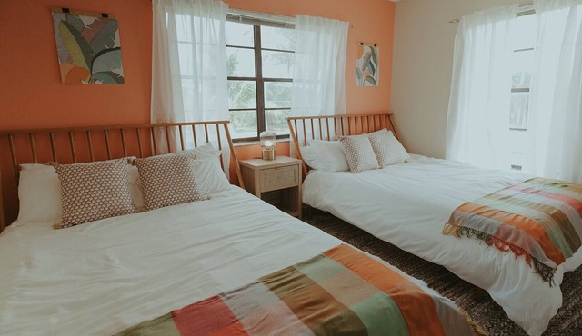 Beautiful Waterfront Family Getaway with a Pool in Lauderhill