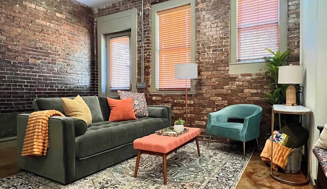 Beautifully Modern Townhouse in Historic SPR!