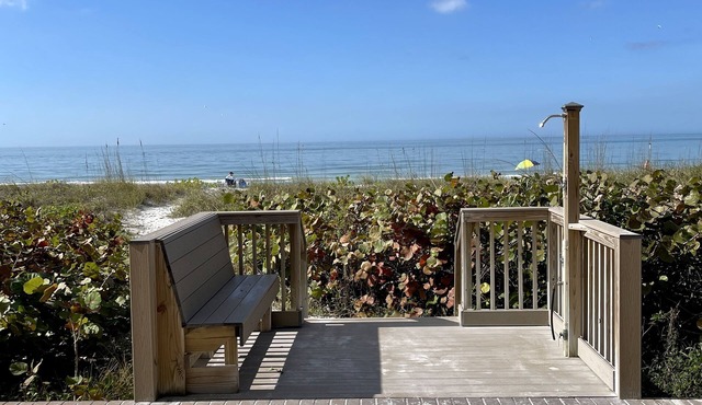 Beautifully Updated Beachside Condo!