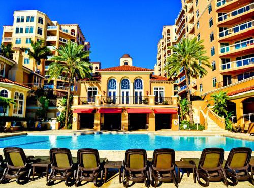 Belle Harbor 74W 3 Story-Townhouse steps to the beach in Clearwater Beach
