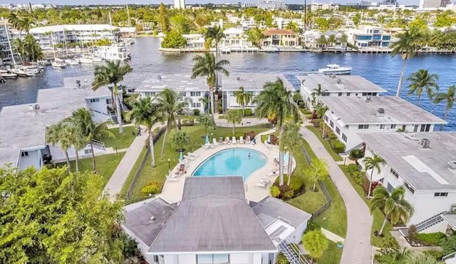 Best location in Fort Lauderdale! Waterfront 2-bedroom apartment with AC.