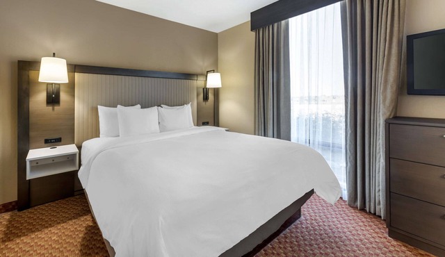 Best Western Plus Kendall Hotel & Suites