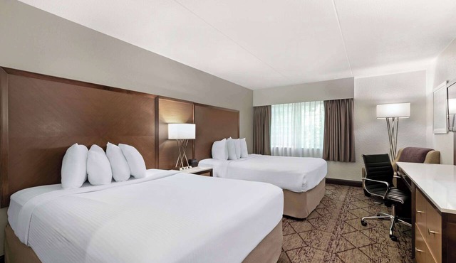 Best Western Plus Longbranch Hotel & Convention Center in Cedar Rapids