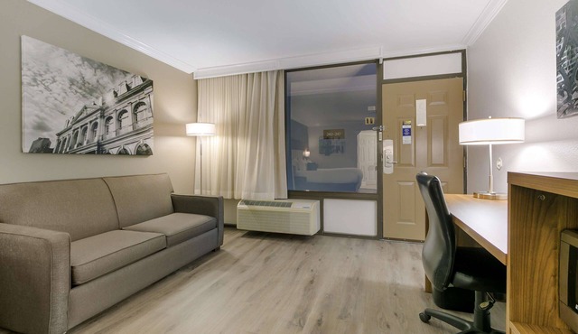 Best Western Plus Westbank in Harvey