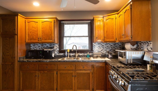 Between Sundown & Chestnut Ski Resorts & 30 min from the Field of Dreams. in Dubuque