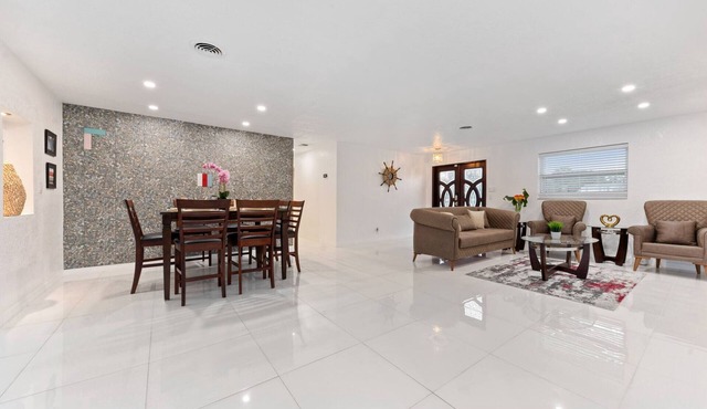 Birdie 5 BD, 4 BA, Sleeps12, Jacuzzi, Mini Golf