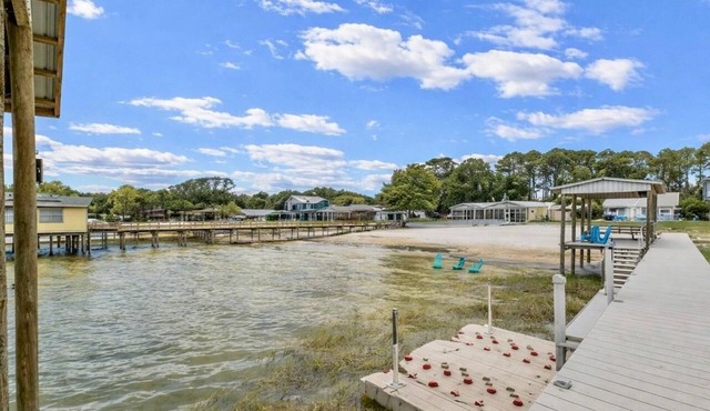 Blue Canoe Waterfront Retreat on Lake Weir
