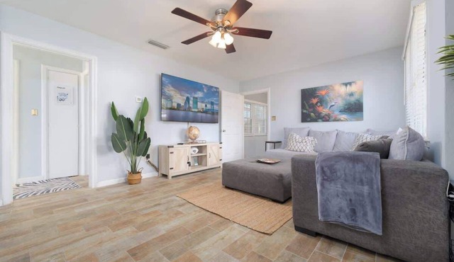 Blue Palm Front Home - Team Joseph Ellen