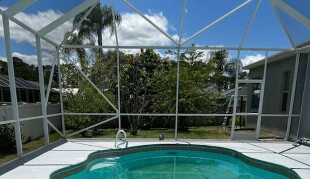 Blue Wave · Blue Wave 4BD Jacuzzi & Pool Paradise w/ BBQ in Cocoa