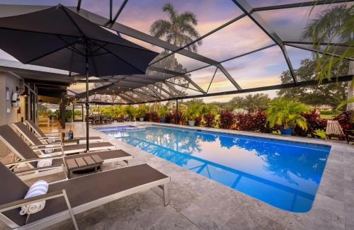 Boho Chic Estate-40ftPoolSpa-Coolest in Naples! in Naples