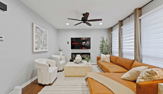 Bolingbrook 4B 2ba Sleeps 8| LCP Collection in Bolingbrook