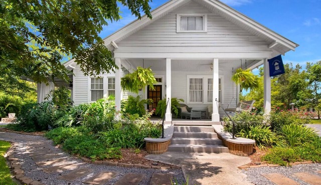 Book a Memory Presents the Pontchartrain Villa - Walk to the Lake
