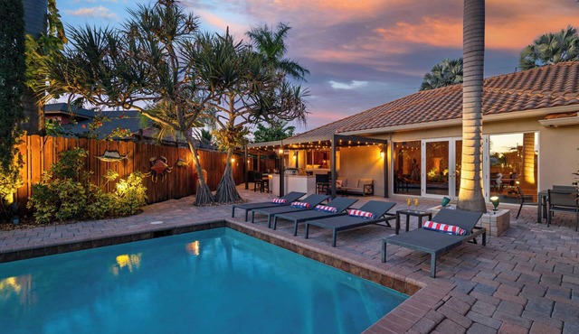 Botanical Paradise: Waterfront Pool Villa w/Kayaks
