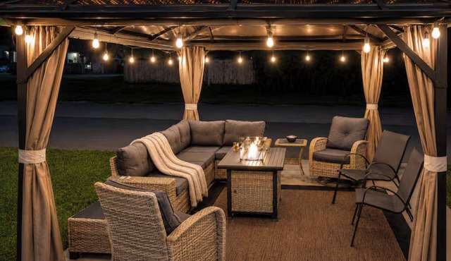 Brand New Modern Home, Patio w/Fire Pit, Walk to Downtown, 11 Minutes to Beach