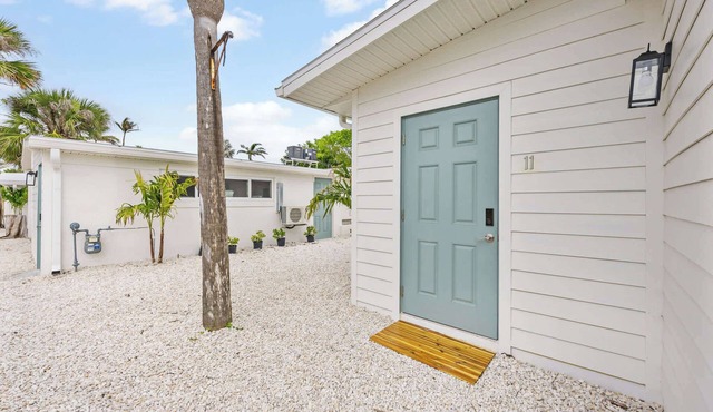 Breakwater Beach Bungalow Retreat
