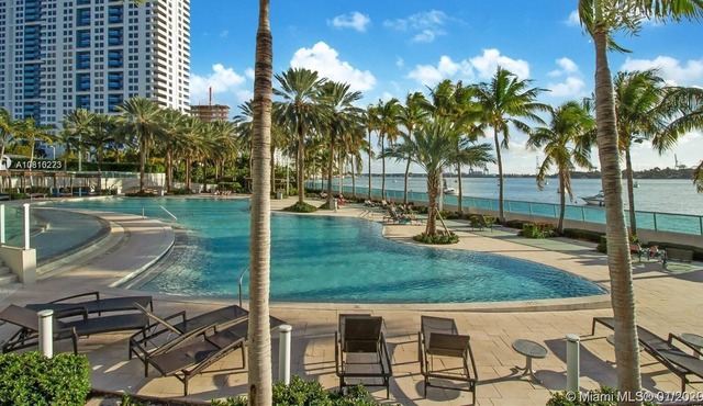 Breathtaking bay view apartment South Beach