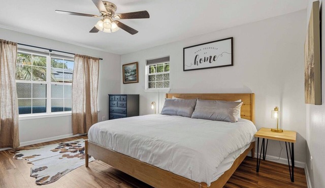 Brick House By the Bay | Bay Walk + Local Life