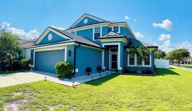 Bright 4BR home near pool and beaches, perfect for families and groups.