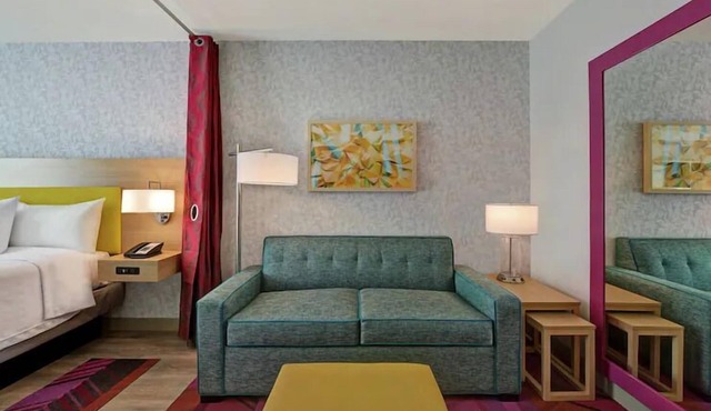 Bright King Studio w/Breakfast & Outdoor Pool, 1.8mi Armory Art Center WPB in West Palm Beach