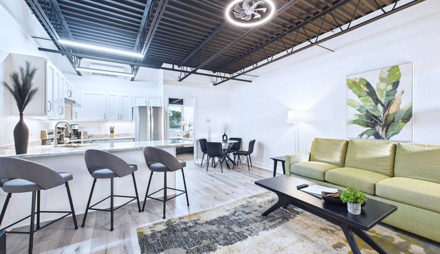 Bright Modern Loft by Port Beaches -unit 206