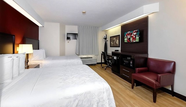 Budget-Friendly Suites Close to Florida Agricultural Museum w/Pool & Hot Tub!
