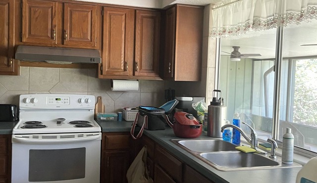 Business suite on lake +hi speed wi-fi + garage - all private