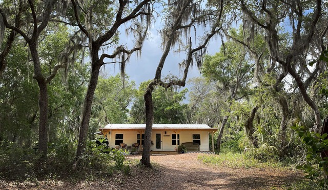 Cabin Farmhouse on the Space Coast