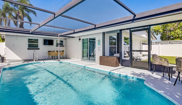 Canal-Front Getaway Poolside Relaxation Fishing