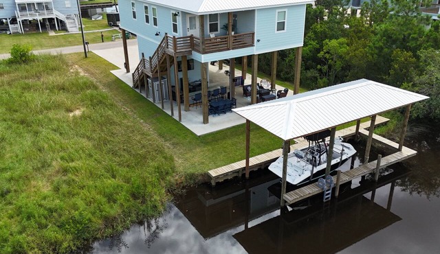 Canal Front House with Dock and Outdoor Area