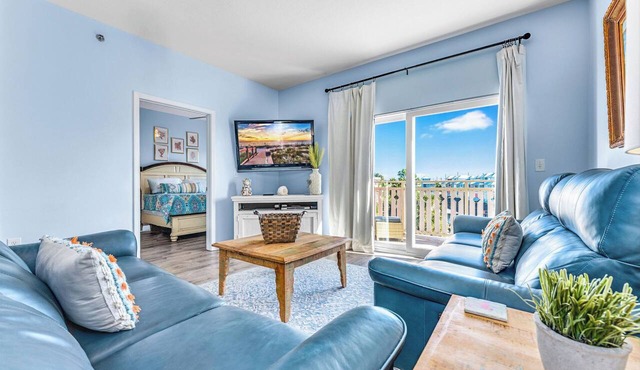 Canal View Condo | Walk to Beach | Pool & Hot Tub in Mexico Beach