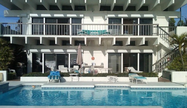 Casa Bella - An Architectural Beachfront Masterpiece with Pool and Spa in Redington Beach