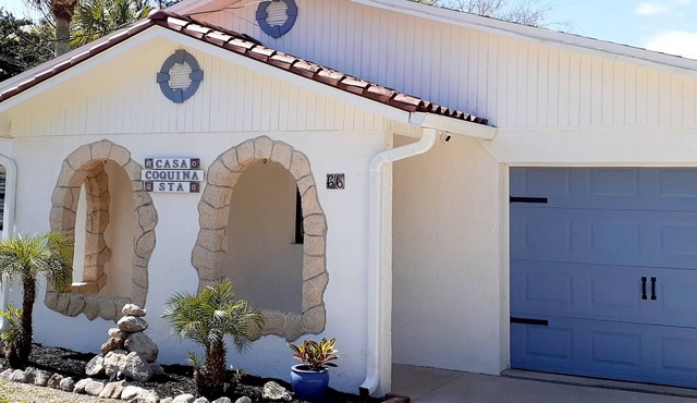 Casa Coquina ~ Walk to Downtown ~ CLEAN, QUIET, SPACIOUS, HUGE PRIVATE YARD in St. Augustine